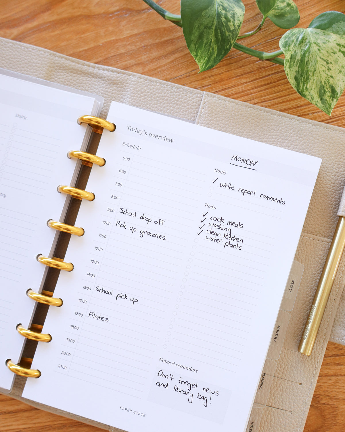 A5 Daily Overview Undated — A5 discbound insert — refillable planner pages, flat lay