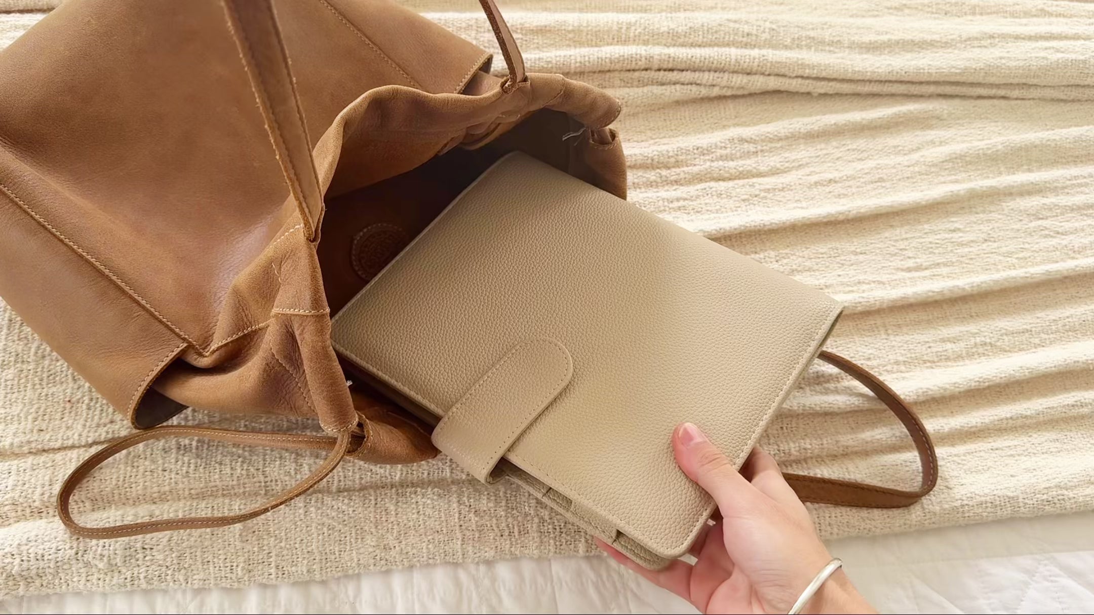 Load video: How to assemble a discbound planner